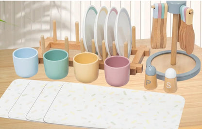 Wooden tableware set