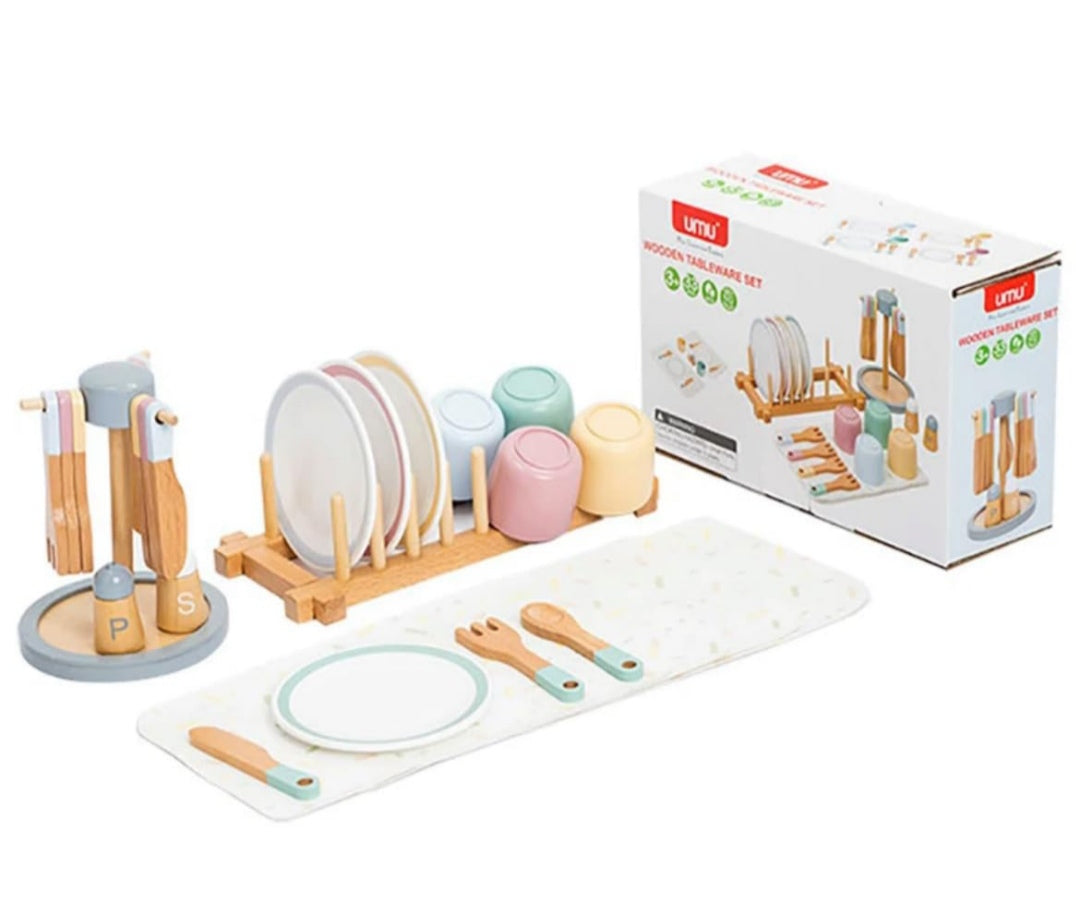 Wooden tableware set